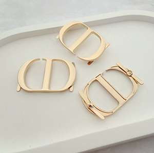 Placa de <span class=keywords><strong>Metal</strong></span> con Logotipo para Bolsos al por Mayor, Etiqueta de <span class=keywords><strong>Metal</strong></span> con Logotipo de Diseñador para Bolsos, Colgante de <span class=keywords><strong>Metal</strong></span> para Manualidades - Product Image 4