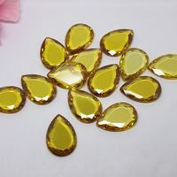 2 pierres synthétiques CZ de forme poire, facettées à deux faces, couleur jaune