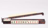Ensemble de luxe moderne de 4 supports et pousseurs de mahjong en écaille de tortue avec aimants, taille et couleur personnalisables, design portable pour le divertissement