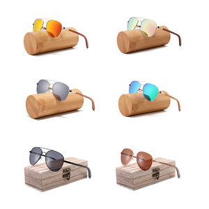 Gafas de Sol Clásicas de Madera Personalizadas y Ecológicas con Lentes Polarizados TAC de Espejo para Hombre y Mujer - Product Image 1