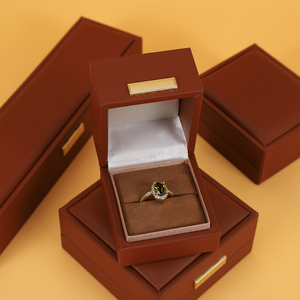 Boîte à bijoux carrée en velours, personnalisable avec logo, pour collier et bracelet, boîte à bagues en cuir marron sécurisée, vente en gros par l'usine SIFOO. - Product Image 1