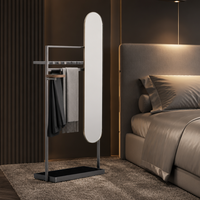 Armoire de luxe en acier inoxydable brossé avec miroir pleine longueur, base en marbre et revêtement en cuir de selle