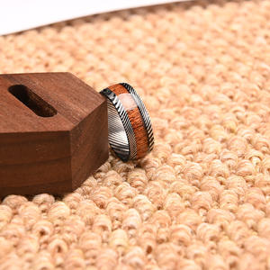 Nieuwste Zwarte <span class=keywords><strong>Damascus</strong></span> Staal Heren Dames Trouwring, <span class=keywords><strong>Damascus</strong></span> Staal Koa Hout Inlay Klassieke Stijl Voor Verloving Cadeau Feest - Product Image 5