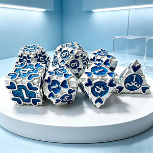 Dados Metálicos con Forma de Corazón, Estilo Moderno, con Esmalte Perlado Opcional, Pieza Coleccionable para Exhibición - Product Image 3