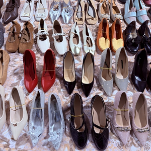 Nouvel Arrivage Ukay : Chaussures d'occasion décontractées, talons hauts, chaussures italiennes, mélange de chaussures usagées pour femmes, sandales tendance pour femmes - Product Image 1