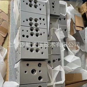 Bloque de válvulas hidráulicas Shanghai Mailer ML-MB-002 de acero 45 con 10 orificios, válvula de control direccional para aceite hidráulico - Product Image 1