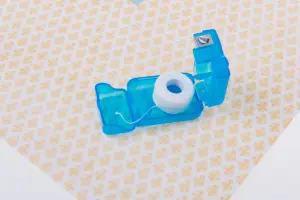 Kit de cuidados de higiene bucal OEM inclui escova de dentes e fio dental de marca própria embalados em caixas/caixas