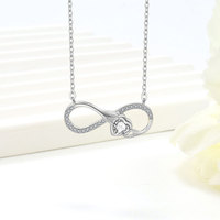 Sofistication intemporelle, collier d'amour Mobius en argent sterling 925, chaîne de clavicule, pendentif cœur infini rotatif artisanal romantique