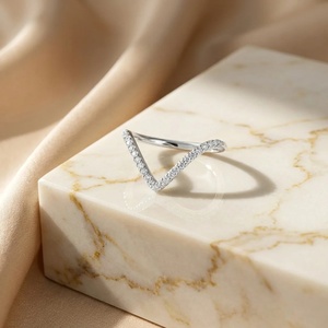 Bague en diamant Vanki - Or 9k, 14k, 18k - Product Image 1