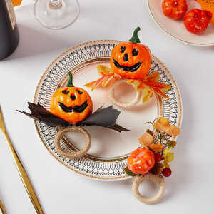 Anneaux de serviette en <span class=keywords><strong>bois</strong></span> de luxe tête de citrouille d'Halloween Unique feuille d'horreur fausse feuille d'érable <span class=keywords><strong>anneau</strong></span> porte-serviettes en plastique écologique - Product Image 4