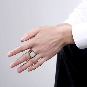Anillos de cable de plata con logotipo personalizado, de acero inoxidable, grabados en oro, con diseño de sello plano, para hombre - Product Image 4