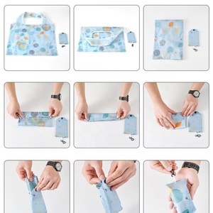 กระเป๋าโท้ทโพลีเอสเตอร์ 190T แบบกำหนดเอง กระเป๋าช้อปปิ้งพับได้แบบรักษ์โลก ใช้ซ้ำได้ ขนาดกลาง พร้อมกระเป๋าไนลอนใส่ของขวัญ - Product Image 5