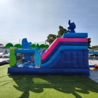 Nieuw springkasteel met hindernissen, luchtpark, bosthema, speeltuin, klim- en glijbaancombinatie