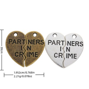 Nuovo Design: Ciondoli a Forma di Cuore 'Partners in Crime' in Metallo, Accessori per Gioielli, Charm alla Moda per Regali <span class=keywords><strong>e</strong></span> Decorazioni - Product Image 1