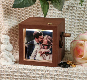 صورة شخصية Flipbook صندوق الرسوم المتحركة ، كتاب صور خشبي مخصص مع الضوء ، مخصص كرنك صندوق صور فوتوبوكس - Product Image 3
