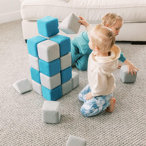 Blocs de construction en mousse souple pour enfants, 10x10x10 Cm, en tissu bleu paon, éponge à haute élasticité pour le jeu et l'apprentissage des tout-petits - Product Image 1