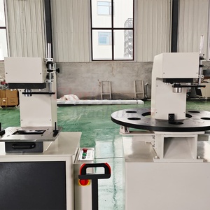Machine de poinçonnage <span class=keywords><strong>hydraulique</strong></span> pour fenêtres à verrou carré, poinçonneuse de persiennes Sline, machine de poinçonnage d'aluminium - Product Image 4