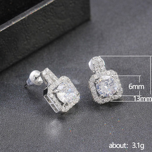 Orecchini a Perno Quadrati con Cristalli Pavé per Donne, Tono Argento, Accessori Eleganti per Uso Quotidiano - Product Image 5