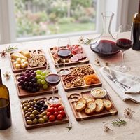 Plateau à apéritifs en bois d'acacia avec porte-verres à vin, mini planche à charcuterie, ensemble de plateaux en verre pour les fêtes, les réunions et les réceptions