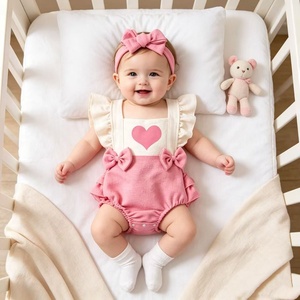 Conjunto <span class=keywords><strong>de</strong></span> 2 piezas <span class=keywords><strong>de</strong></span> <span class=keywords><strong>ropa</strong></span> infantil para niñas: Top <span class=keywords><strong>de</strong></span> poliéster con lazo y mangas volantes y pantalón con tirantes cruzados en la espalda, ideal para el verano. - Product Image 4
