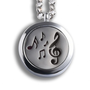 Collar de Metal Antiguo con Diseño Típico de Alta Calidad, Forma Redonda, para Perfume o Aceite Esencial - Product Image 1