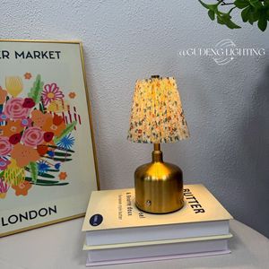 Lampe de chevet créative plissée en tissu floral, rechargeable, style minimaliste moderne, pour chambre à coucher, lumière d'ambiance, vente en gros directe usine - Product Image 2