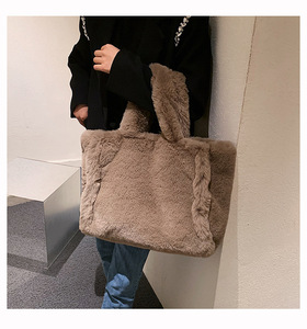 <span class=keywords><strong>Sac</strong></span> fourre-tout en peluche pour femme, léger, moelleux, doublé de fourrure, petit <span class=keywords><strong>sac</strong></span> à main, grand <span class=keywords><strong>sac</strong></span> fourre-tout, <span class=keywords><strong>sac</strong></span> à bandoulière, <span class=keywords><strong>sac</strong></span> en peluche, grand <span class=keywords><strong>sac</strong></span> fourre-tout souple pour les trajets quotidiens - Product Image 6