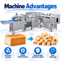 Machine industrielle automatique de découpe de croutons pour le traitement du pain de mie, des sandwichs et des pains grillés, avec convoyeur