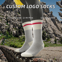 Chaussettes de sport respirantes à compression pour l'automne avec logo sur le revers et le bas, anti-humidité pour la course et le cyclisme, faible MOQ
