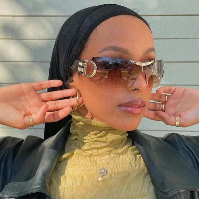 Luxury Oversized Gradient Sunglasses Women Wrap Around  display picture 2