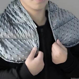 Écharpe de massage sensoriel lestée à double texture pour adultes – Coussin chauffant doux et confortable pour les épaules, soulagement de l'anxiété - Product Image 2