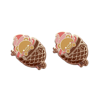 Insigne en métal d'ours de crème glacée de dessin animé breloques en émail personnalisées breloques en émail teint pour la fabrication de bijoux badge en émail dur