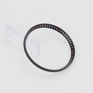 Montre classique SKX007 noire avec index et lunette de couleur or rouge, jaune, bleu, orange - Product Image 5