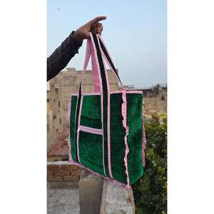 Bolsa de lona acolchada de algodón hecha a mano con estampado tradicional, elegante, duradera y espaciosa, perfecta para viajes de fin de semana. - Product Image 3