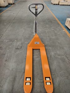 Chariot à palettes manuel, capacité de charge de 3 tonnes, longueur des fourches de 1220 mm, chariot à main en acier orange pour utilisation en usine en intérieur - Product Image 3