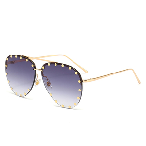 Lunettes de soleil classiques à rivets UV400 pour femmes et hommes - Sac de luxe tendance - Product Image 3