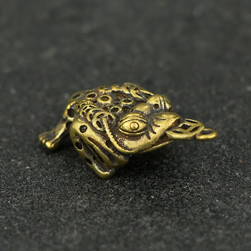 Fábrica de atacado ca 057 130 criativo artesanato de bronze three-legged sapo dourado chave animal cadeia artesanal de cobre puro sólida pingente