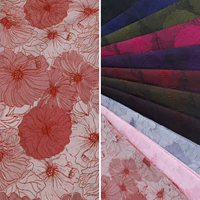 Tissu jacquard damassé 177 g/m² avec motif floral 3D en relief pour jupes et robes