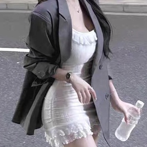 Nuovo Abito Elegante con Spalline Sottili e Volant in Stile Puro e Delicato, Made in Corea del Sud - Product Image 5