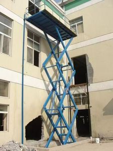 3 मीटर स्व-चालित इनडोर और आउटडोर मैन लिफ्ट 2000 किलोग्राम ऊर्ध्वाधर प्लेटफॉर्म लिफ्ट मूल्य - Product Image 6