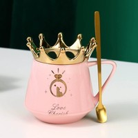Tasse à café en céramique de luxe en porcelaine avec couvercle et cuillère pour le thé de l'après-midi en couple