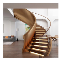 Escalier Courbé Intérieur Moderne Personnalisé pour Appartement, Construction Écologique Durable, Marches Métalliques, Balustrade Intérieure