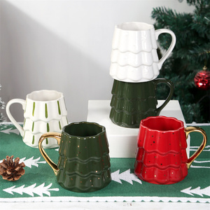 Forma de árbol de Navidad color esmalte en relieve lujo drinkware <span class=keywords><strong>Taza</strong></span> de cerámica <span class=keywords><strong>taza</strong></span> de café personalizada <span class=keywords><strong>con</strong></span> mango dorado - Product Image 1