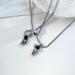 Personnalité astronaute Style pendentif collier femme mode tempérament itinérance espace clavicule chaîne - Product Image 3