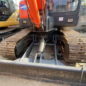 Mini-excavatrice Doosan DX55-3C de couleur orange, engin de construction sur chenilles, équipement d'occasion, moteur, boîte de vitesses, pompe, roulement - Product Image 2