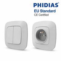 Prise murale encastrée standard UE Série U6 90*90mm 0,6mm d'épaisseur Laiton PC ignifuge Sécurité enfant 10A Blanc