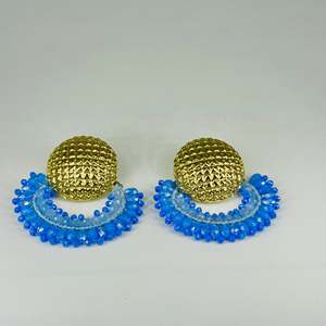 Boucles d'oreilles pendantes tendance en acier inoxydable 316L plaqué or PVD avec perles bleues, bijoux statement - Product Image 1