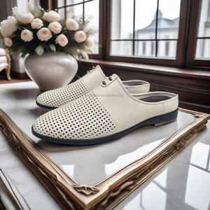 Nouvelles sandales d'été pour hommes en cuir véritable souple, respirantes, anti-odeur, pour la plage et les activités décontractées en extérieur - Product Image 1