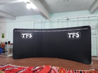 Toile de fond incurvée de tissu de tension d'impression personnalisée 20ft taie d'oreiller toile de fond affichage de tissu de tension d'événement de salon commercial