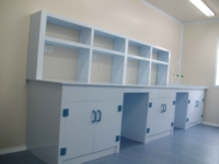 Banc de laboratoire en polypropylène résistant aux acides et aux alcalis, banc latéral ou îlot de travail avec étagère à réactifs pour laboratoire de chimie